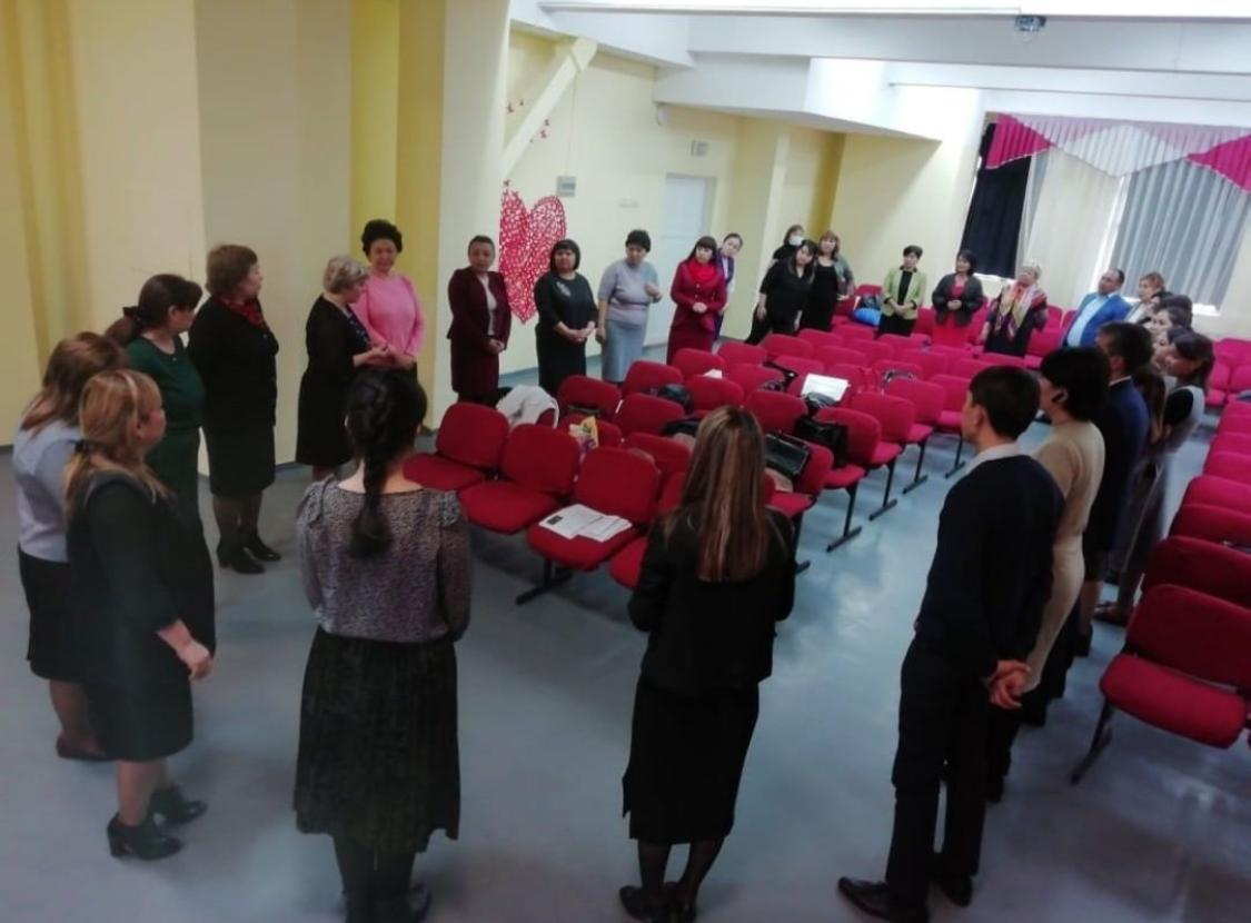 Медеу ауданы білім бөлімінің ұйымдастырумен № 33 мектеп-лицейінде директордың тәрбие ісі жөніндегі орынбасарларына арналған тренинг .