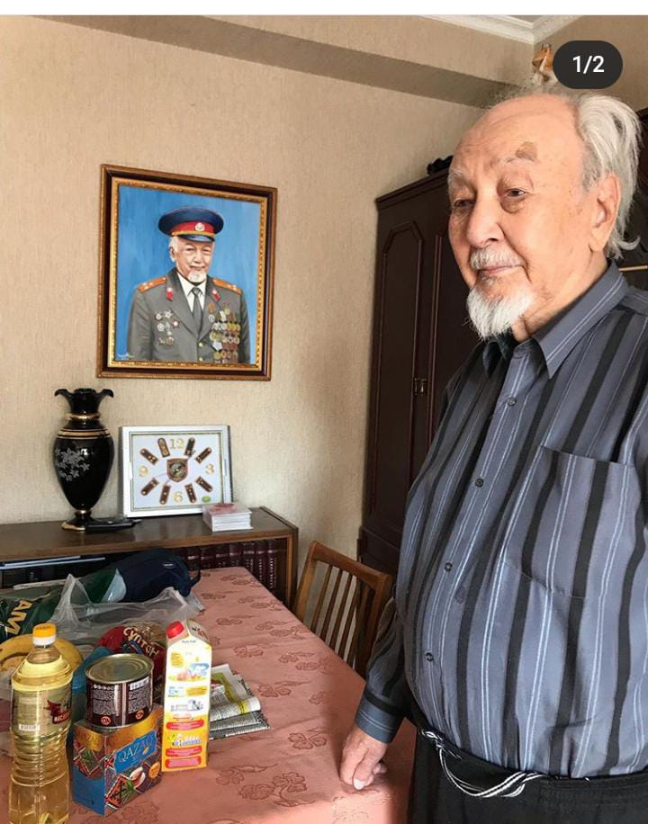 Қарттар күніне арналған айлық жалғасуда.Ұлы Отан соғысының ардагері Сарсен Қамбар Әмірұлын құттықтап