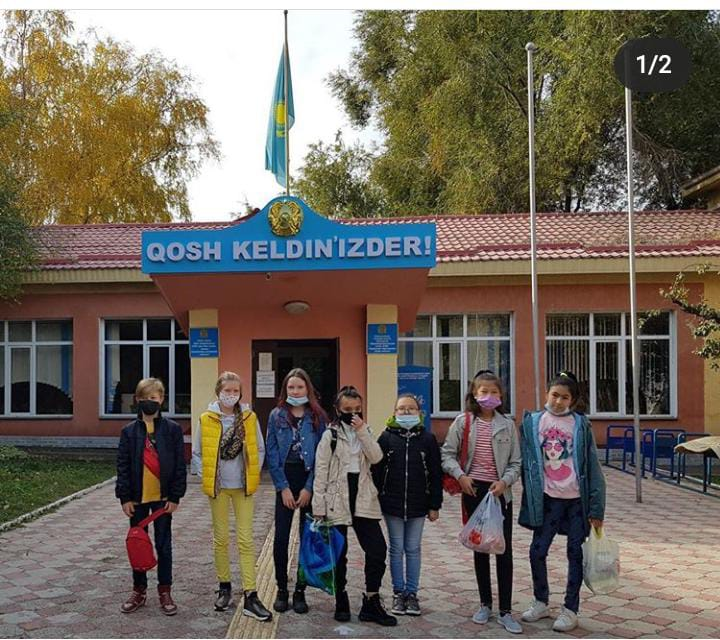 Ученики 6 Г класса  Ко дню пожилых людей посетили дом престарелых