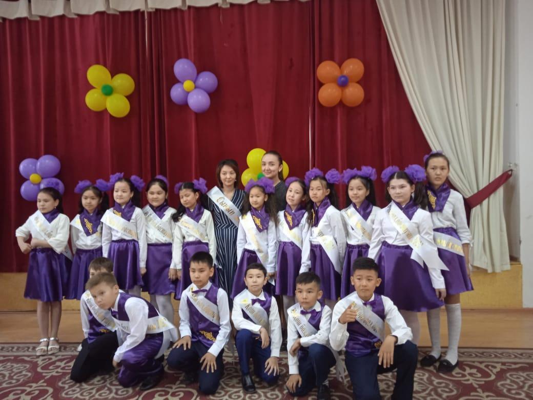 Праздник выпускного вечера в начальной школе.