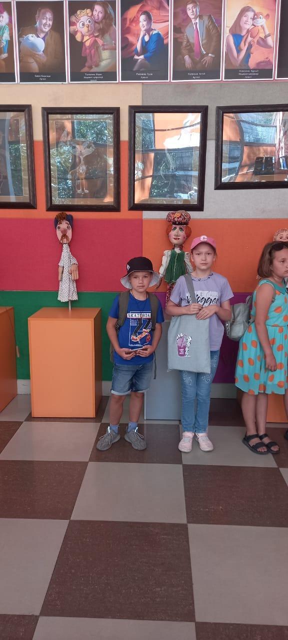 Посещение кукольного театра. Представление "Алладин и золотая лампа"