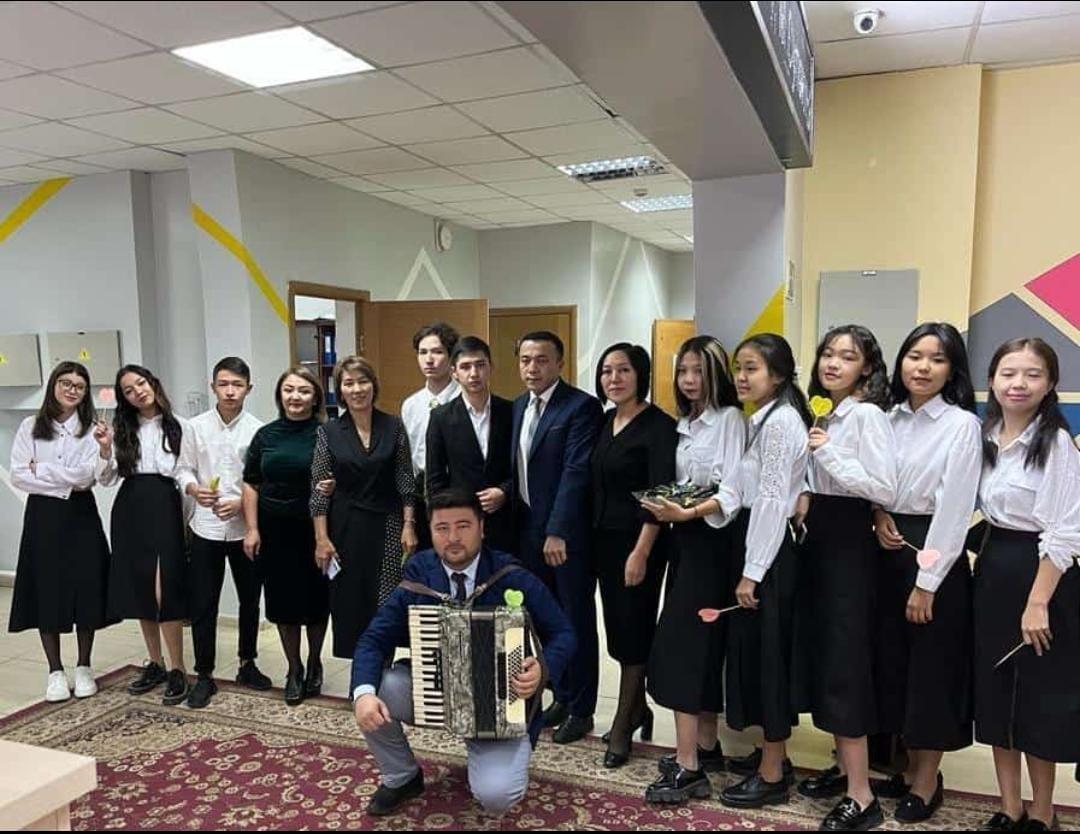 Поздравление учителей в преддверии дня учителя