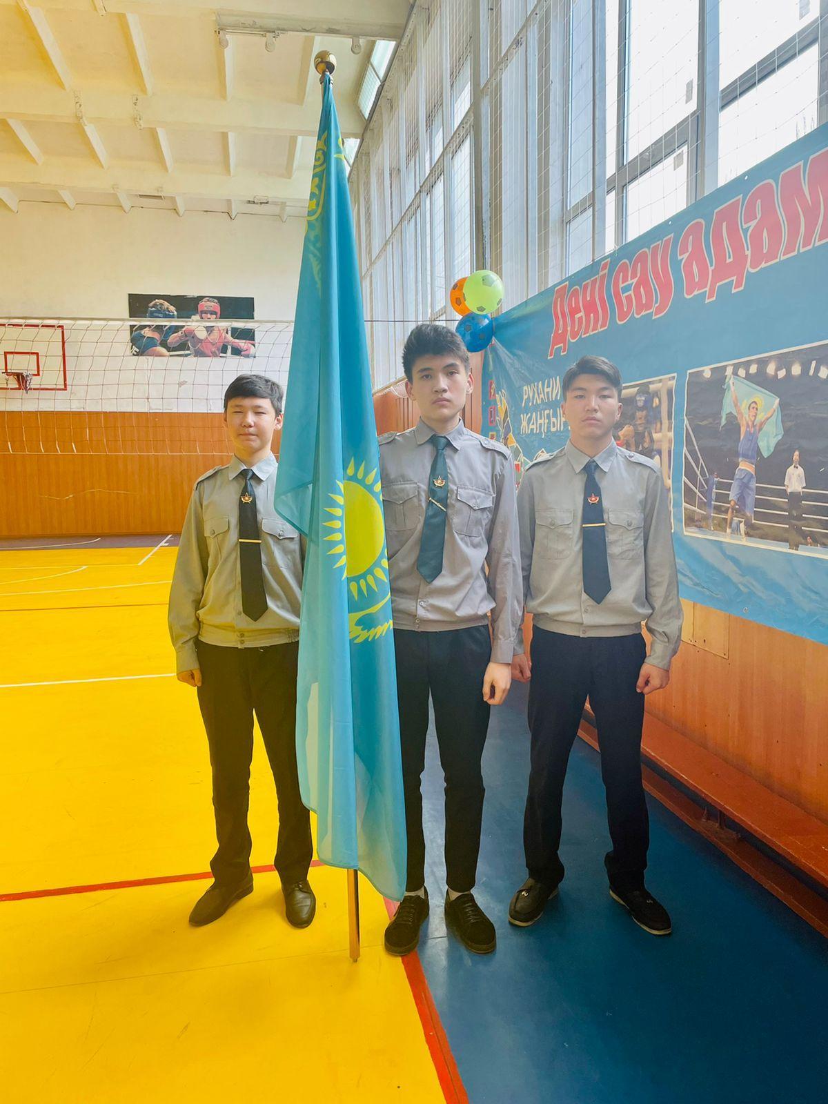 Волейболдан ата-аналар, оқушылар және ұстаздар арасында достық кездесу! ^Үштік жүйрік^ атты волейбол жарысы.