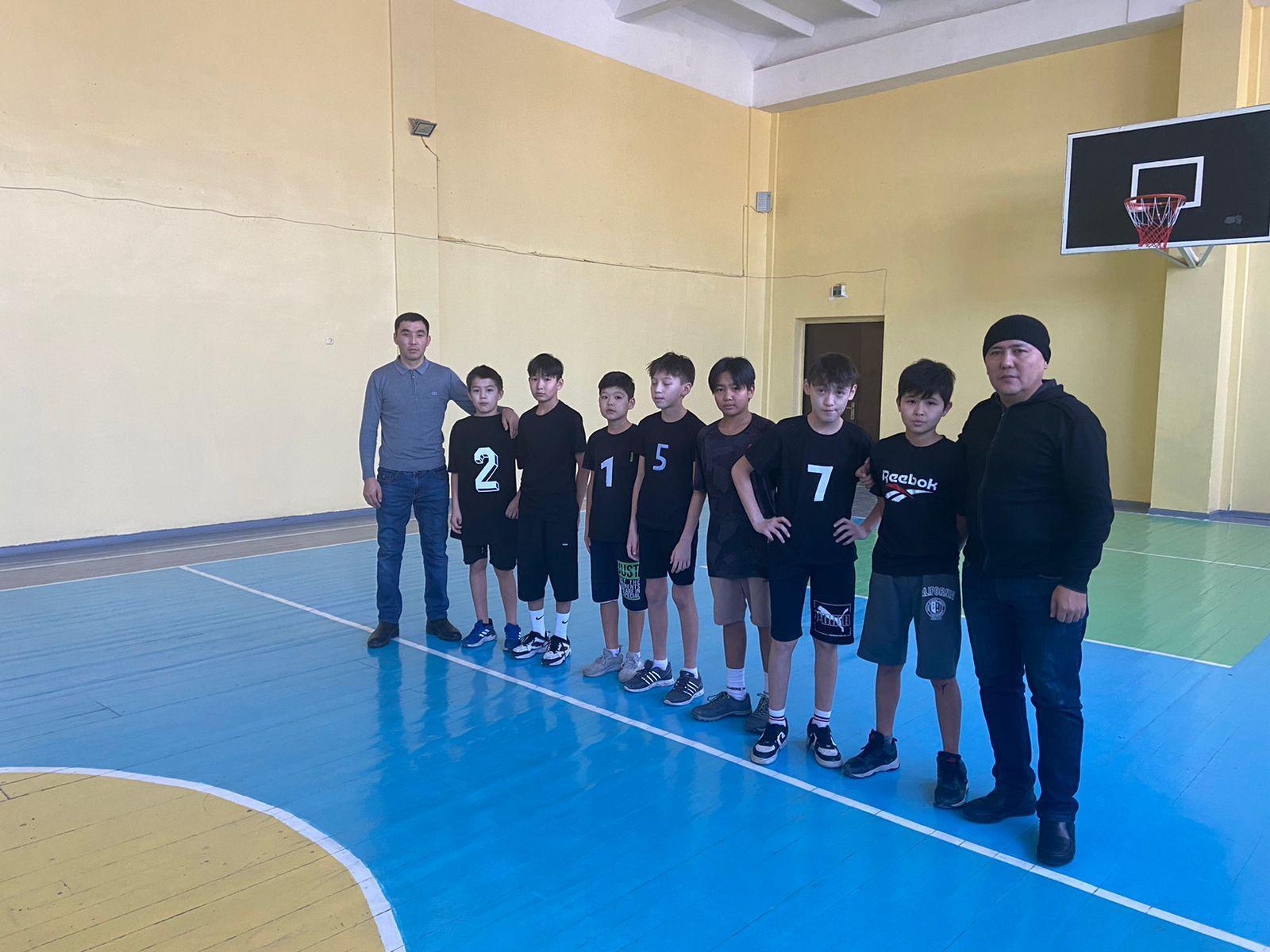 Медеу ауданы 5-6 сыныптар арасында откен волейбол жарысынан улдар командасы 3 орын алды.