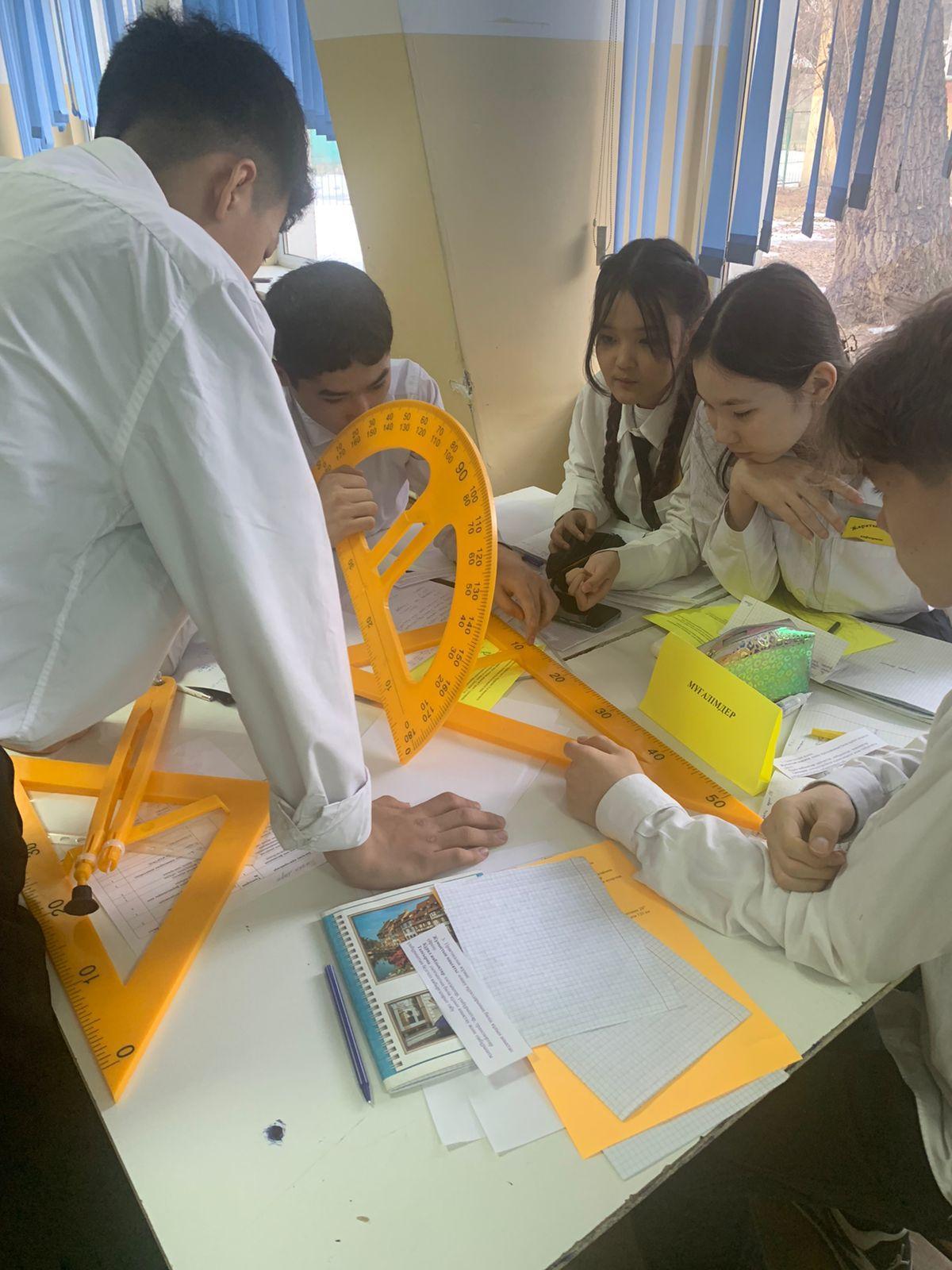 Кіріктірілген  ашық сабақ "Үшбұрыштарды шешу. Ауырлық центрі".